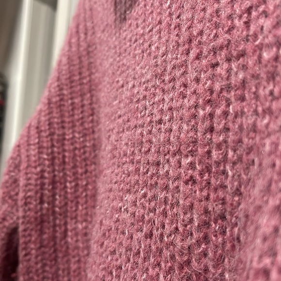 Old Navy Shaker-Stitch Tunic-Length Turtleneck Sweater - Picture 8 of 8